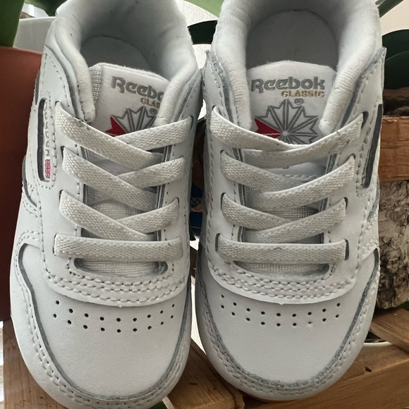 Reebok white unisex running shoes size 5 toddler - Picture 2 of 5